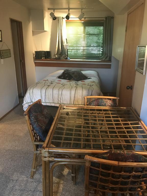 Bed and Breakfast Holly Lane Gardens Bainbridge Island Экстерьер фото